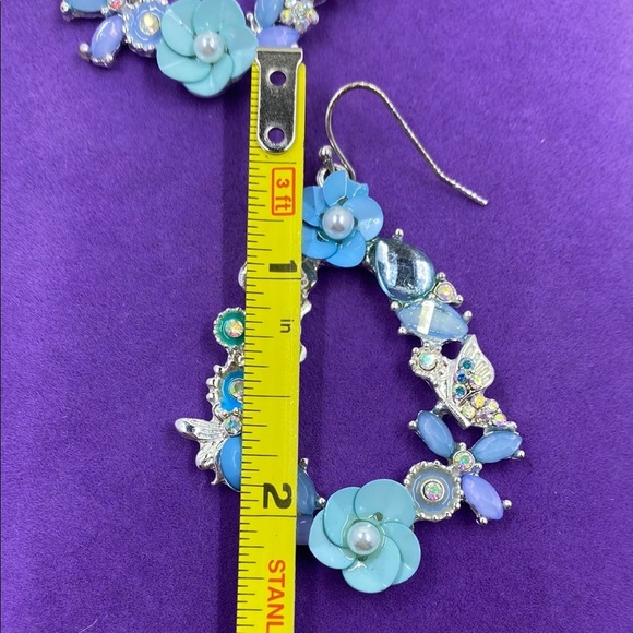 💛 Whimsical Blue Floral & Butterfly Drop Earrings - Picture 4 of 6
